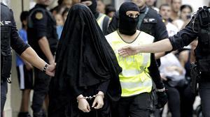 Moment de la detenció de la gihadista de 18 anys a Gandia. 