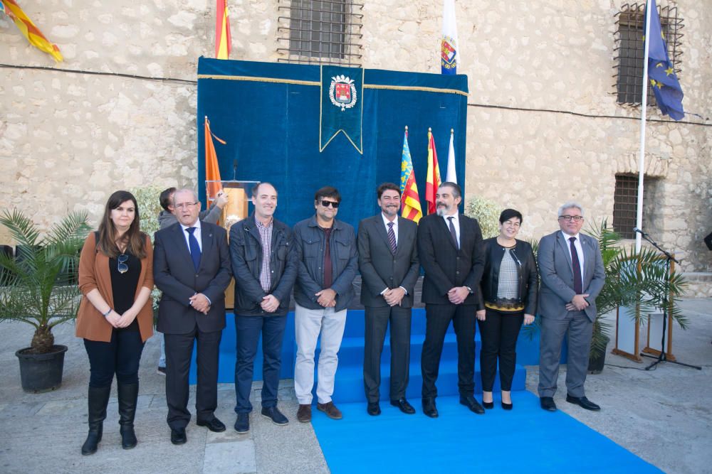 El Ayuntamiento de Alicante ha celebrado esta mañana el XXXVI aniversario de Protección Civil en el castillo de Santa Bárbara.