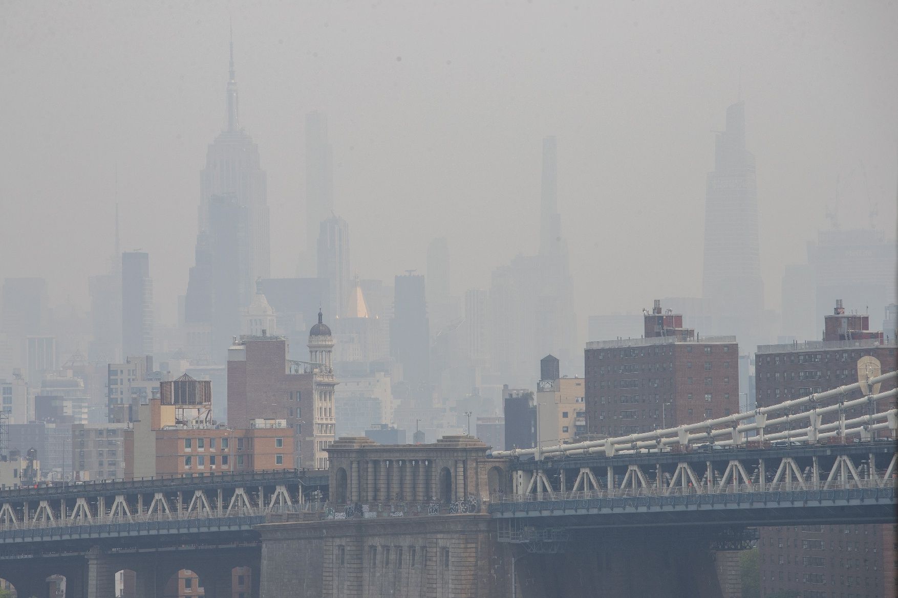 El fum de 150 incendis al Canadà asfixia Nova York i el nord dels Estats Units