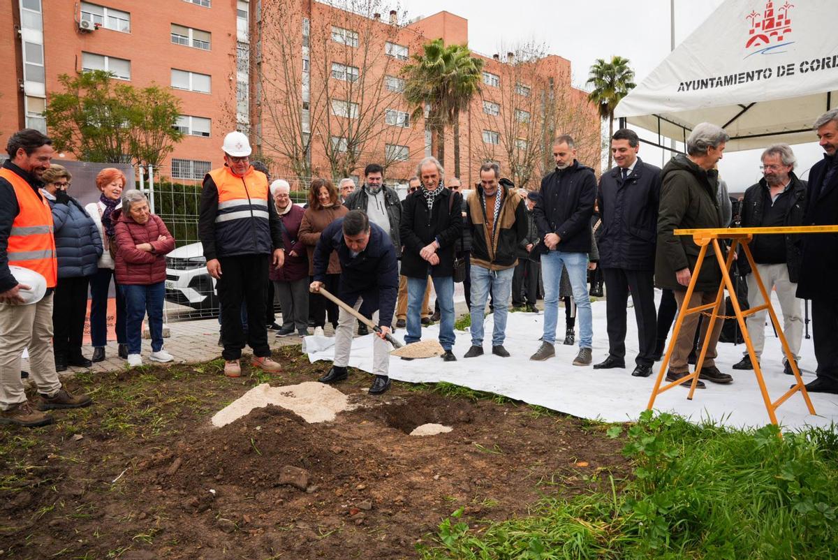Primera piedra del centro cívico Noroeste.