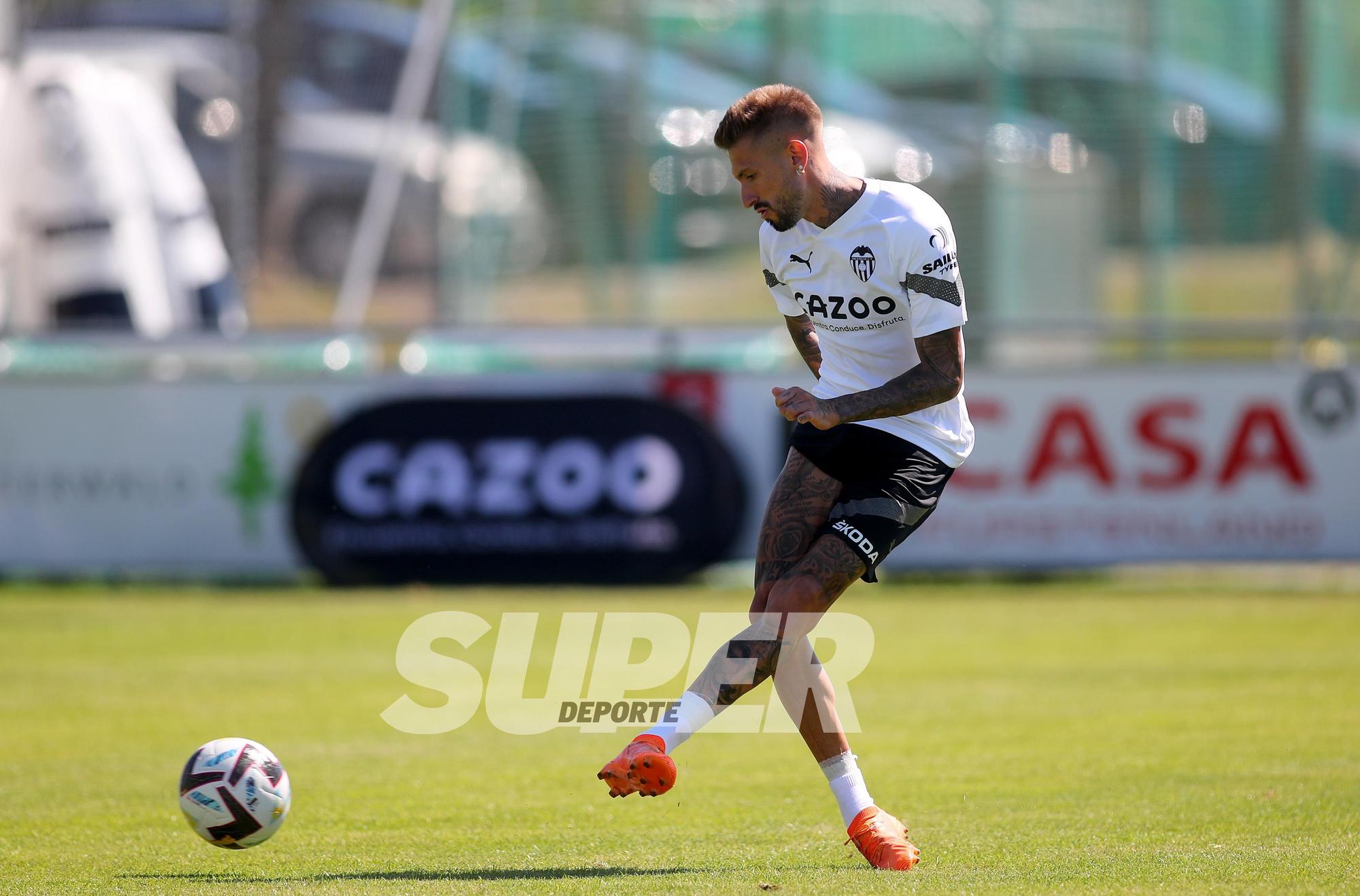 Entrenamiento matutino del Valencia CF en Suiza