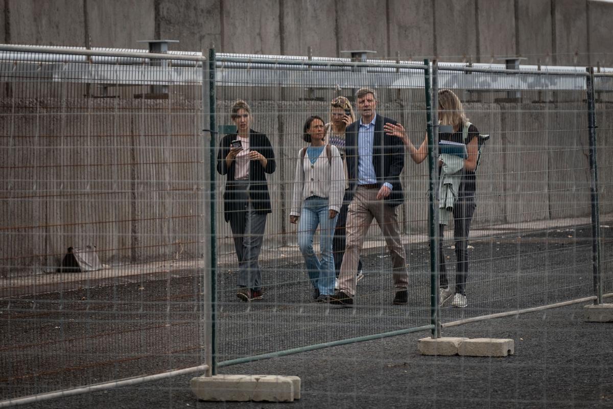 Preparativos en el puerto de Granadilla, en el sur de Tenerife, ante la llegada del crucero 'Hondius', afectado por hantavirus