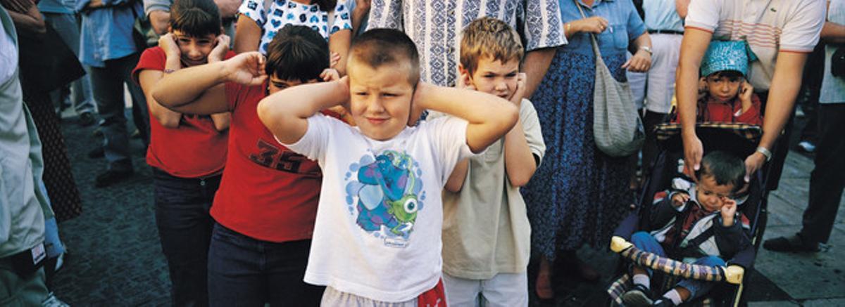 Les mil cares de la Mercè, per a la Fotomercè del 2002.