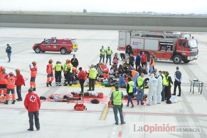 Simulan un accidente aéreo en aeropuerto