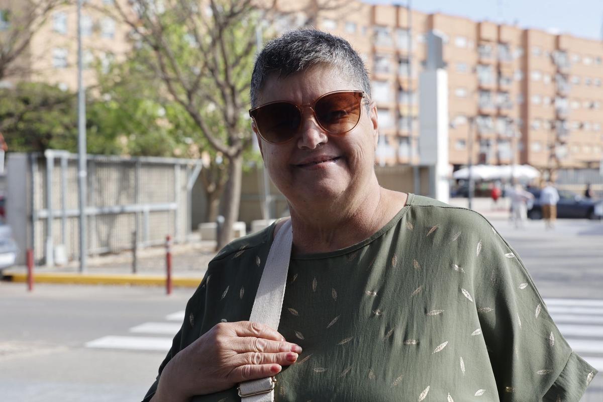 Mercedes, vecina de Aldaia, a su llegada al hospital de Manises.