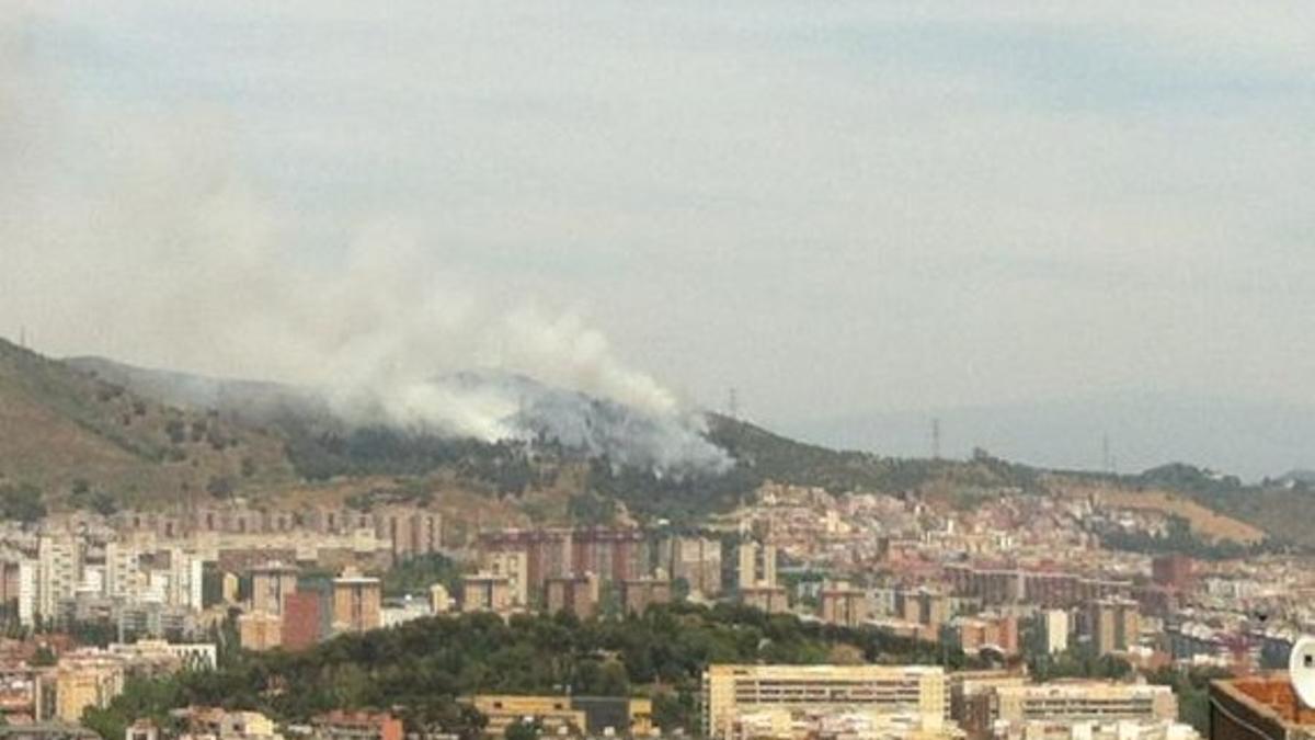 Imagen del incendio de Collserola.