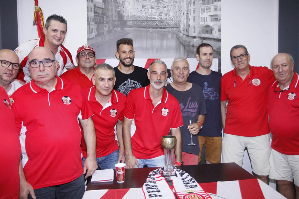 Stuani va rebre un homenatge per part de la Penya Gironina