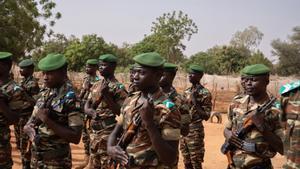 La junta golpista suspende la Constitución y toma los poderes legislativo y ejecutivo en Níger.