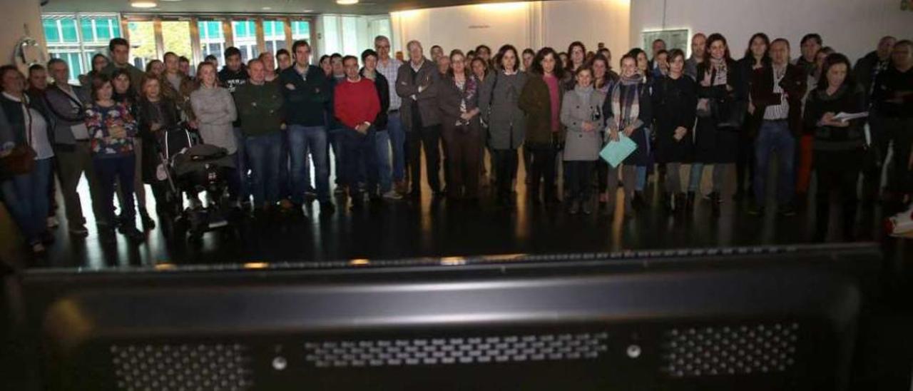 Trabajadores municipales en la presentación de la campaña de empadronamiento. // Bernabé/Gutier