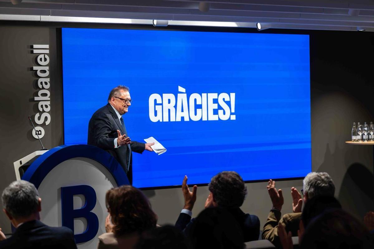 El presidente saliente, Ramon Agenjo, en un momento de la reunión de este miércoles