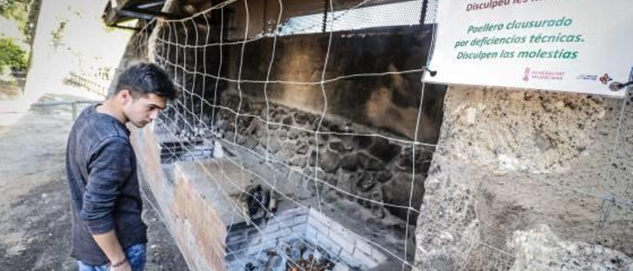 Imagen de los paelleros de Sant Antoni, clausurados desde la prohibición de quemas en junio.