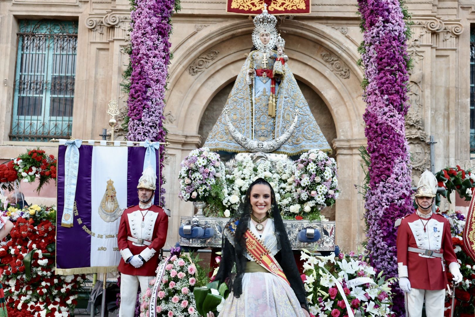 La Fuensanta recibe a María Estela en las fiestas de Murcia