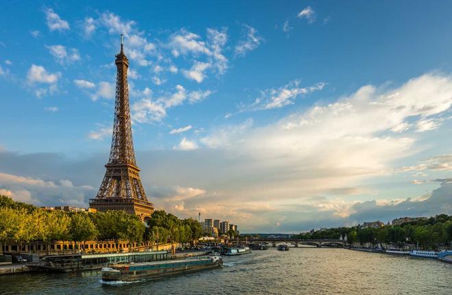 París, la Torre Eiffel y el Sena.