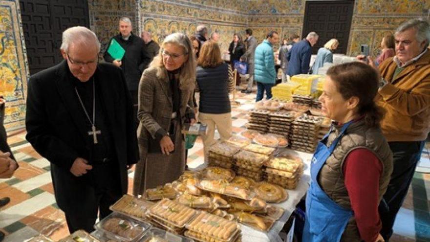 Sevillanos y visitantes arrasan con los dulces de convento: "Vendimos la última caja de mazapanes el día de la Inmaculada"