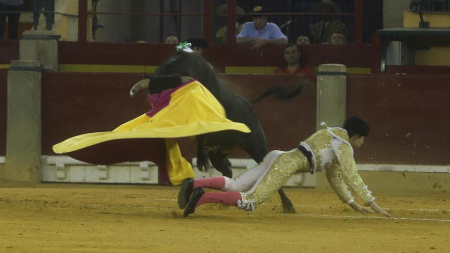 Crítica de la primera de la Feria del Pilar: Dos horas y media de un insufrible tostón