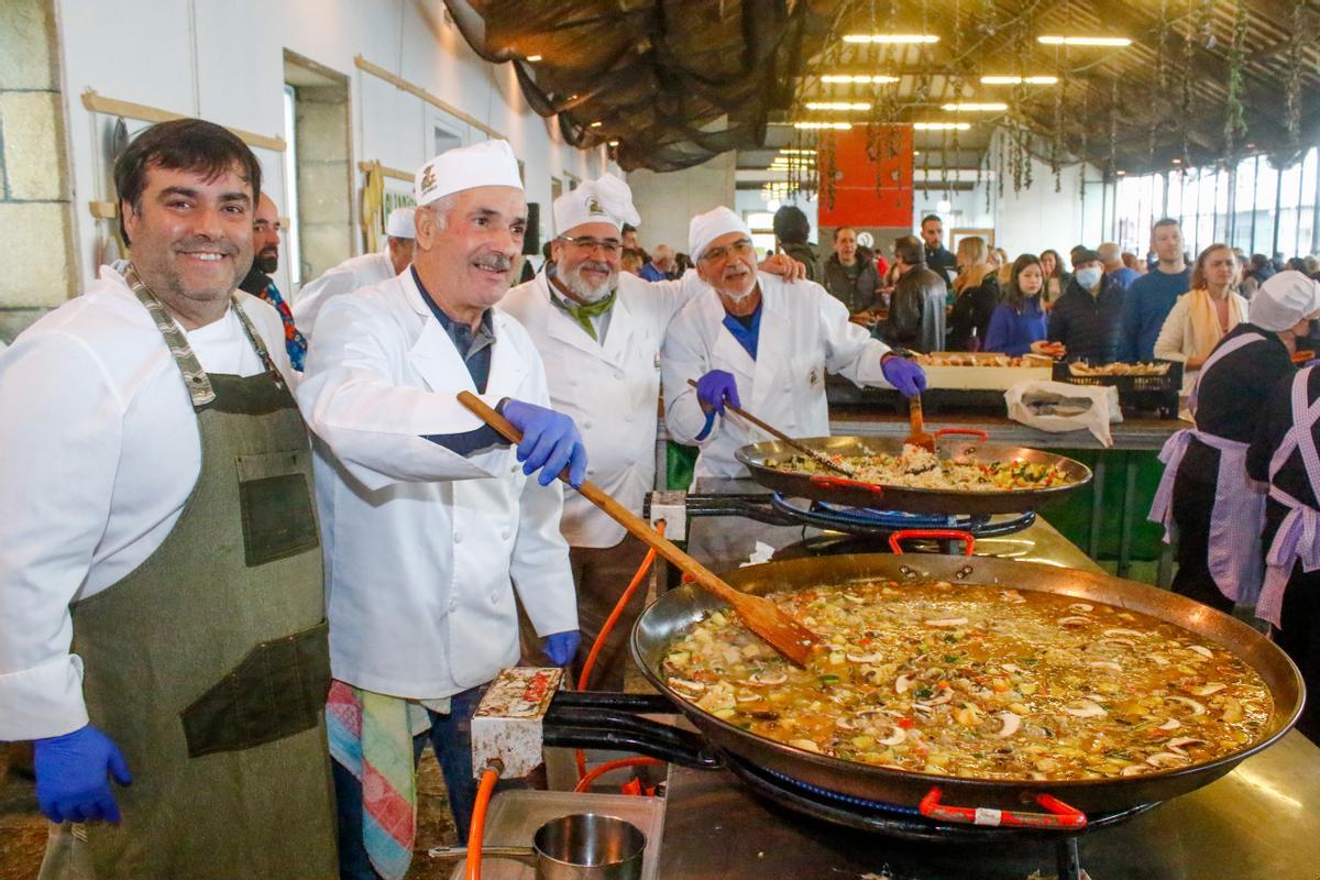 Rubén García (izquierda), junto a su equipo de cocina.