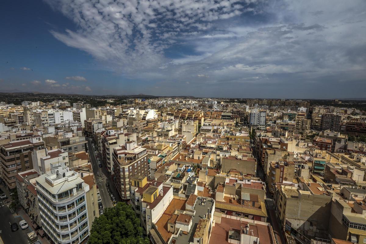Una vista aérea del casco urbano de Elche, en una imagen de archivo.