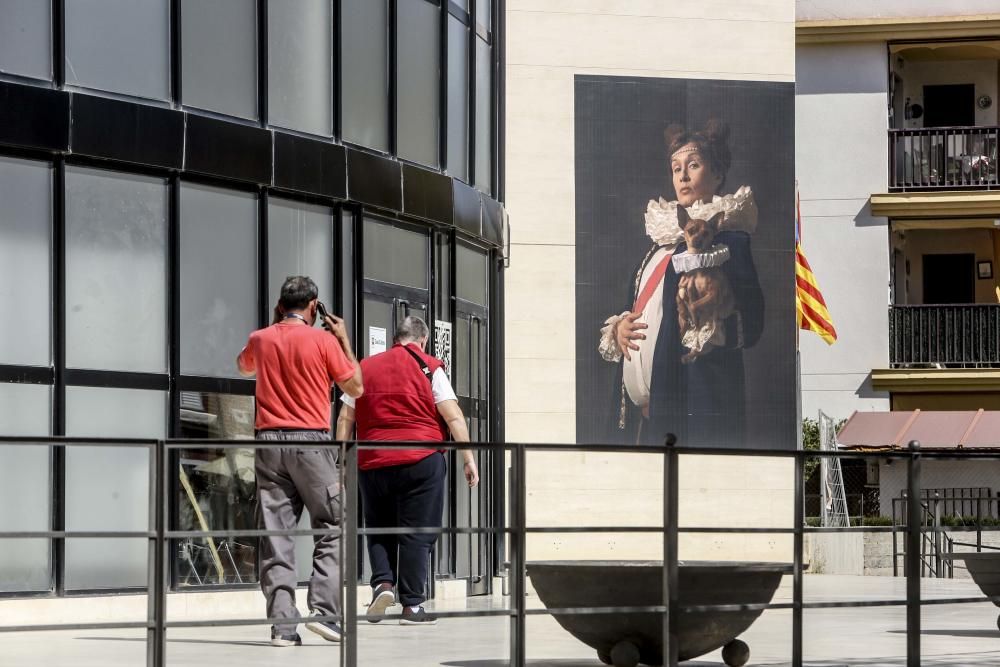 PhotoAlicante bate su récord de intervenciones urbanas y saca a la calle los proyectos de 14 artistas entre Alicante y Sant Joan.