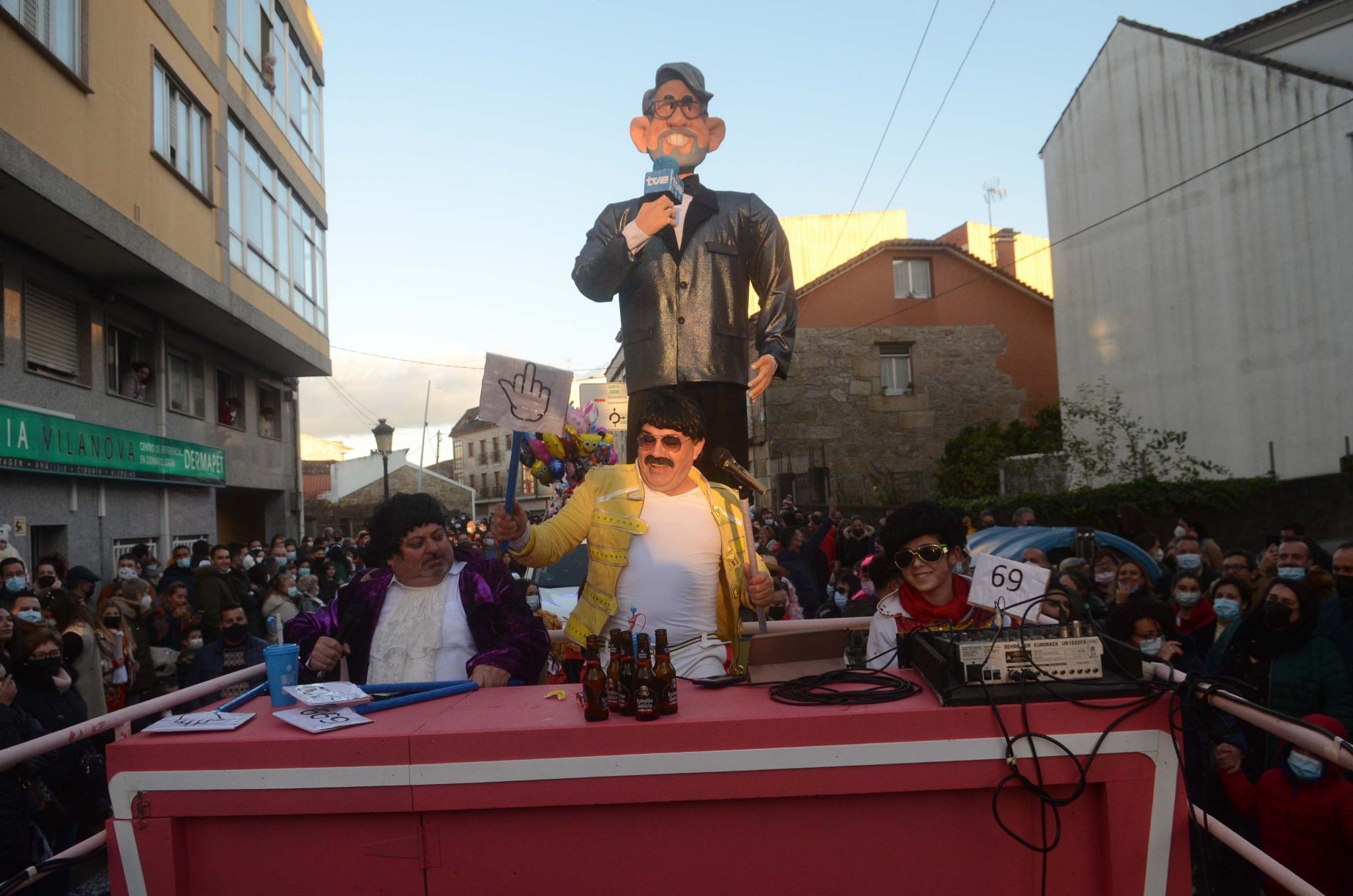 Desfile del Momo en Vilanova para despedir el Entroido 2022.