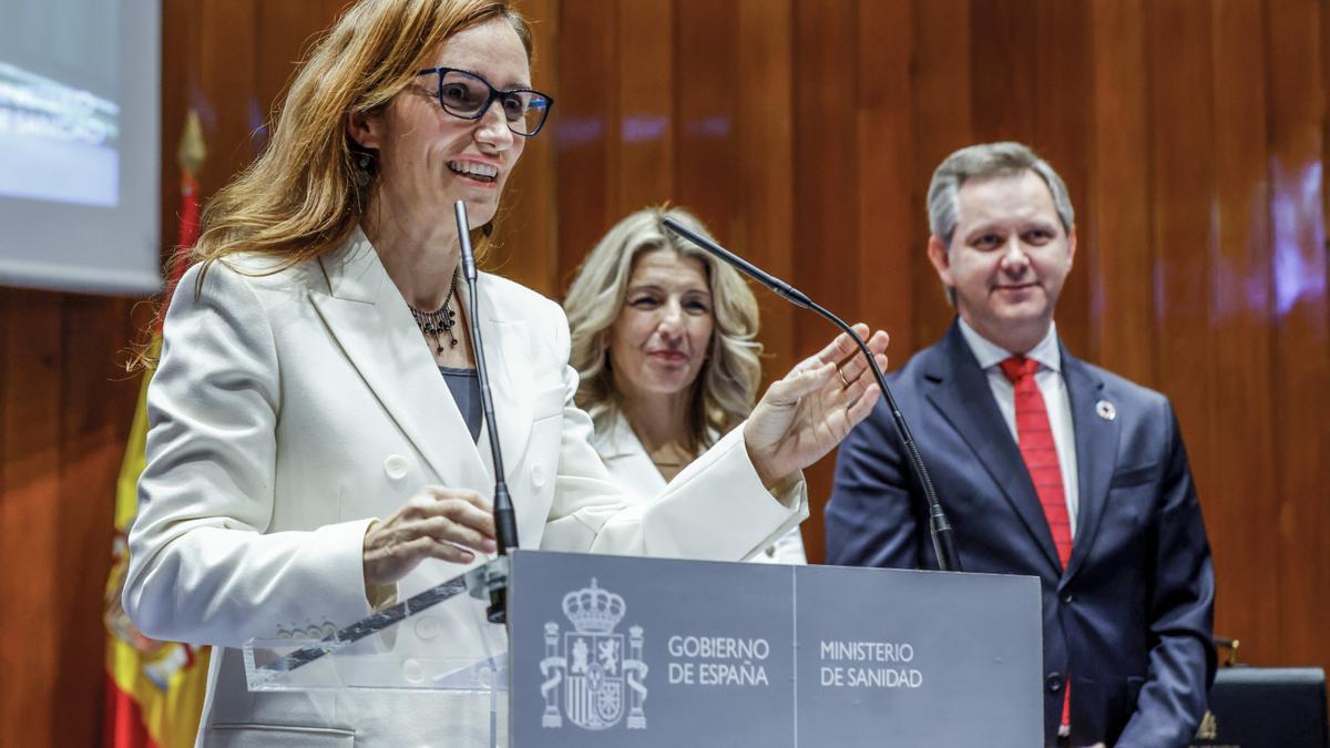 Mónica García en la ceremonia de traspaso de cartera de Sanidad.