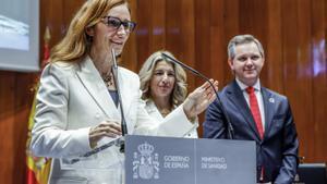 Ceremonia de traspaso de cartera a la nueva ministra de Sanidad Mónica García