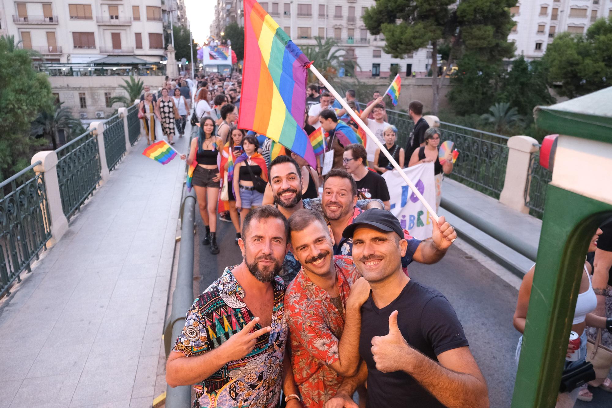 Así ha sido la manifestación del Orgullo en Elche