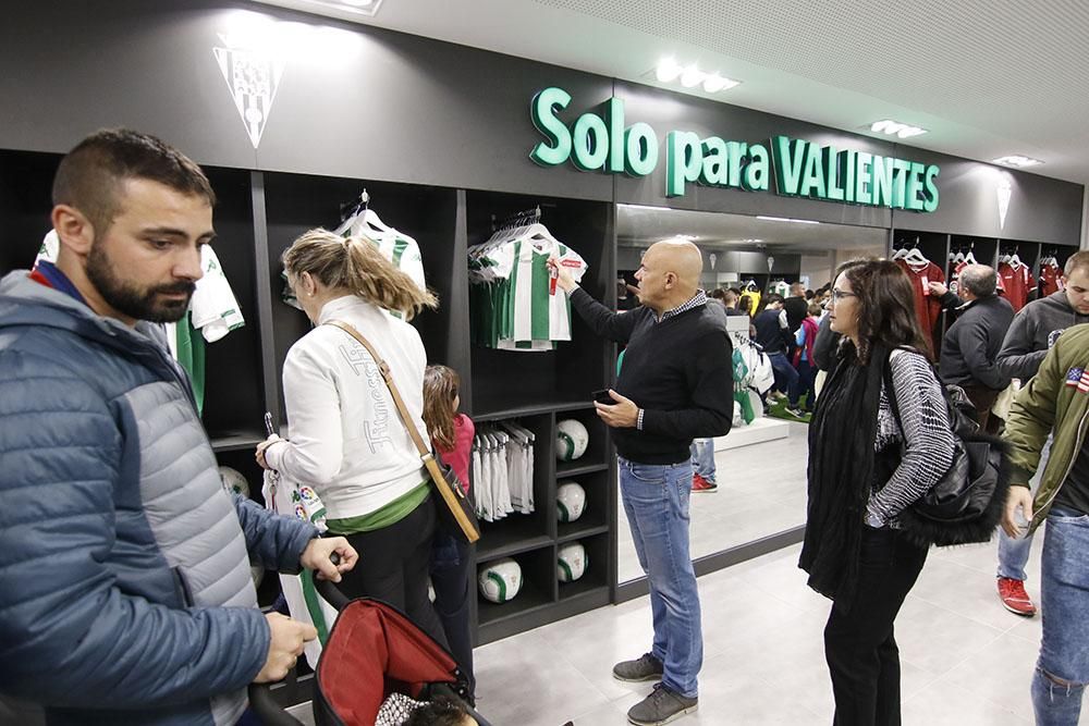 De compras en la nueva tienda del Córdoba CF