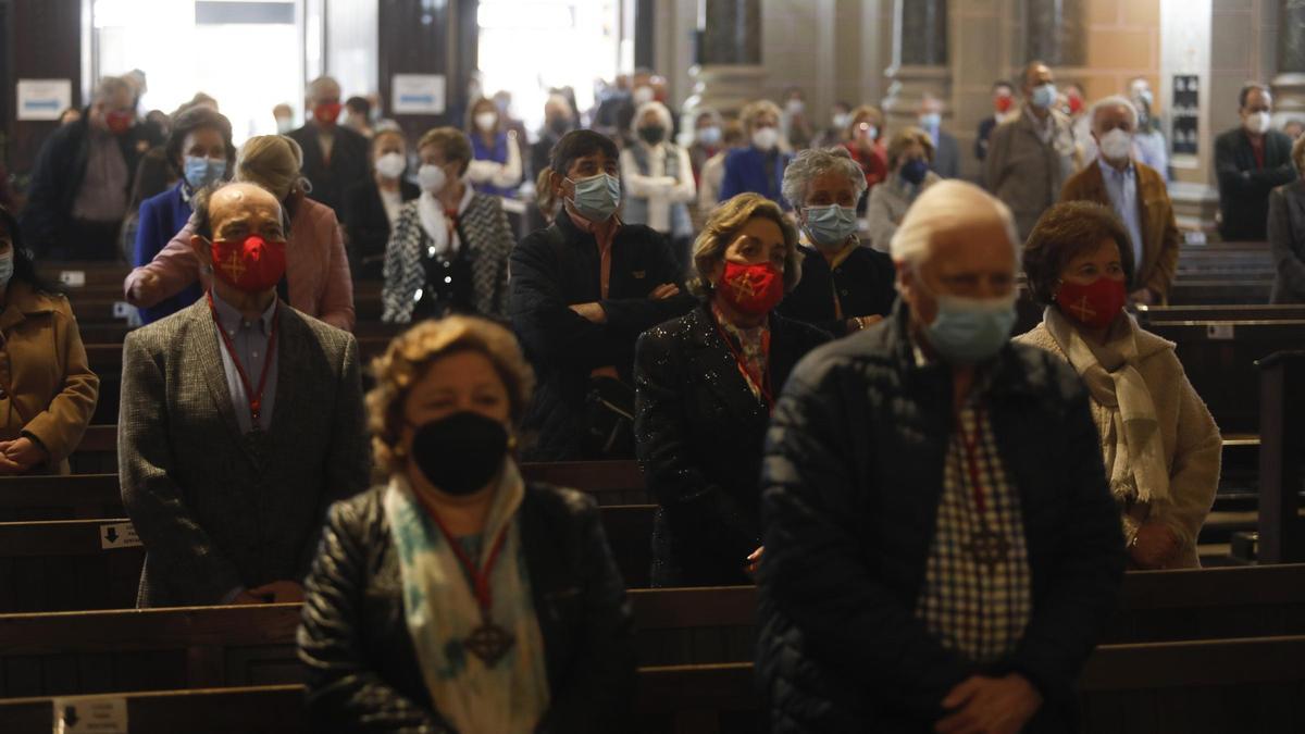 Participante en la oferta a Jesús Cautivo el último Jueves Santo. Participante en la oferta a Jesús Cautivo el último Jueves Santo.