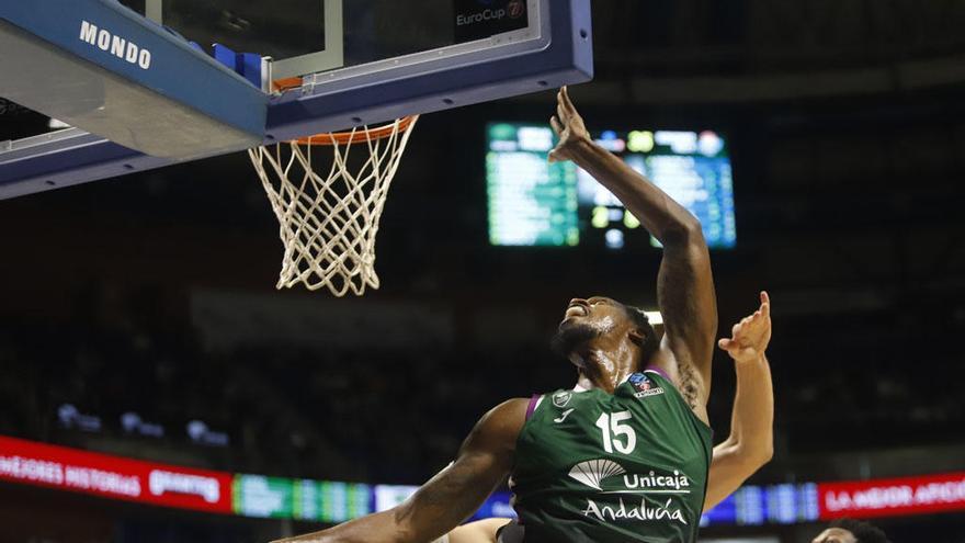 El Unicaja ganó al Buducnost ante casi 5.500 aficionados en las gradas del Carpena.