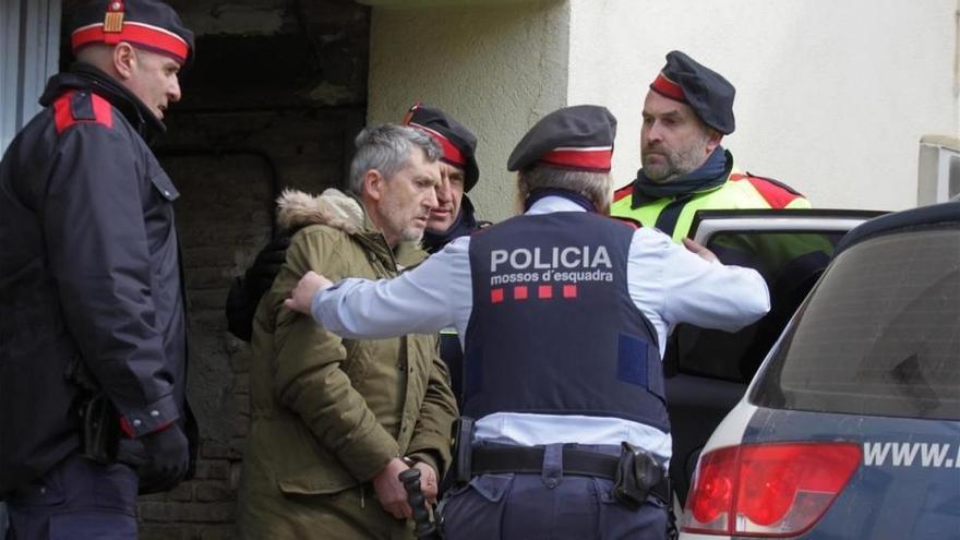 Los Mossos encuentran una pistola en el domicilio del detenido por el crimen de Susqueda