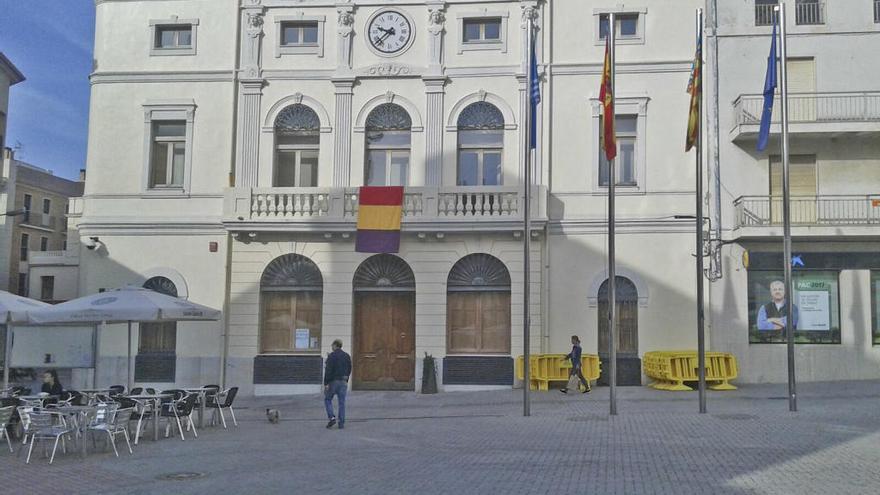 La justicia también tumba la exhibición de la banedera republicana en Tavernes