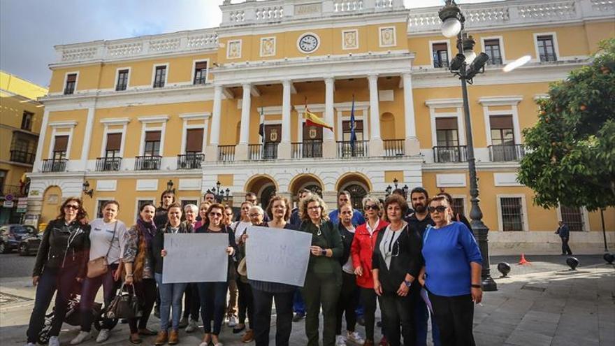 Eulen sigue limpiando los colegios de Badajoz por la baja desproporcionada de Palicrisa