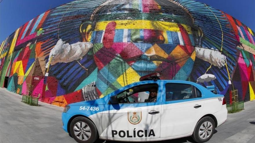 Un caco vomita encima un atleta chino para robarle