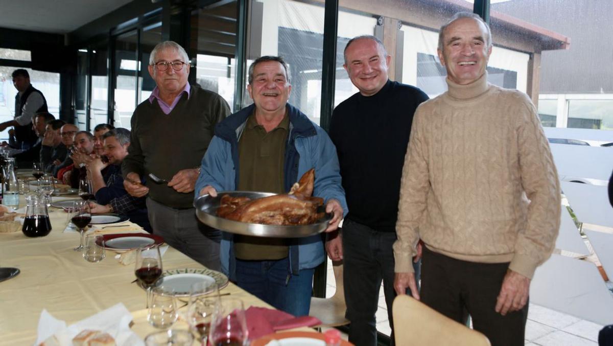 Intercambio culinario entre bateeiros barbanzanos y sus amigos de Prado