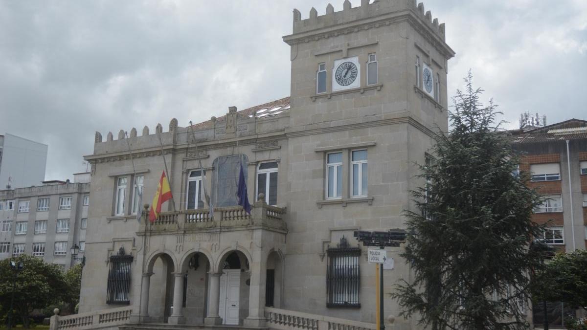 Vista del exterior del Concello de Marín. // R. Vázquez