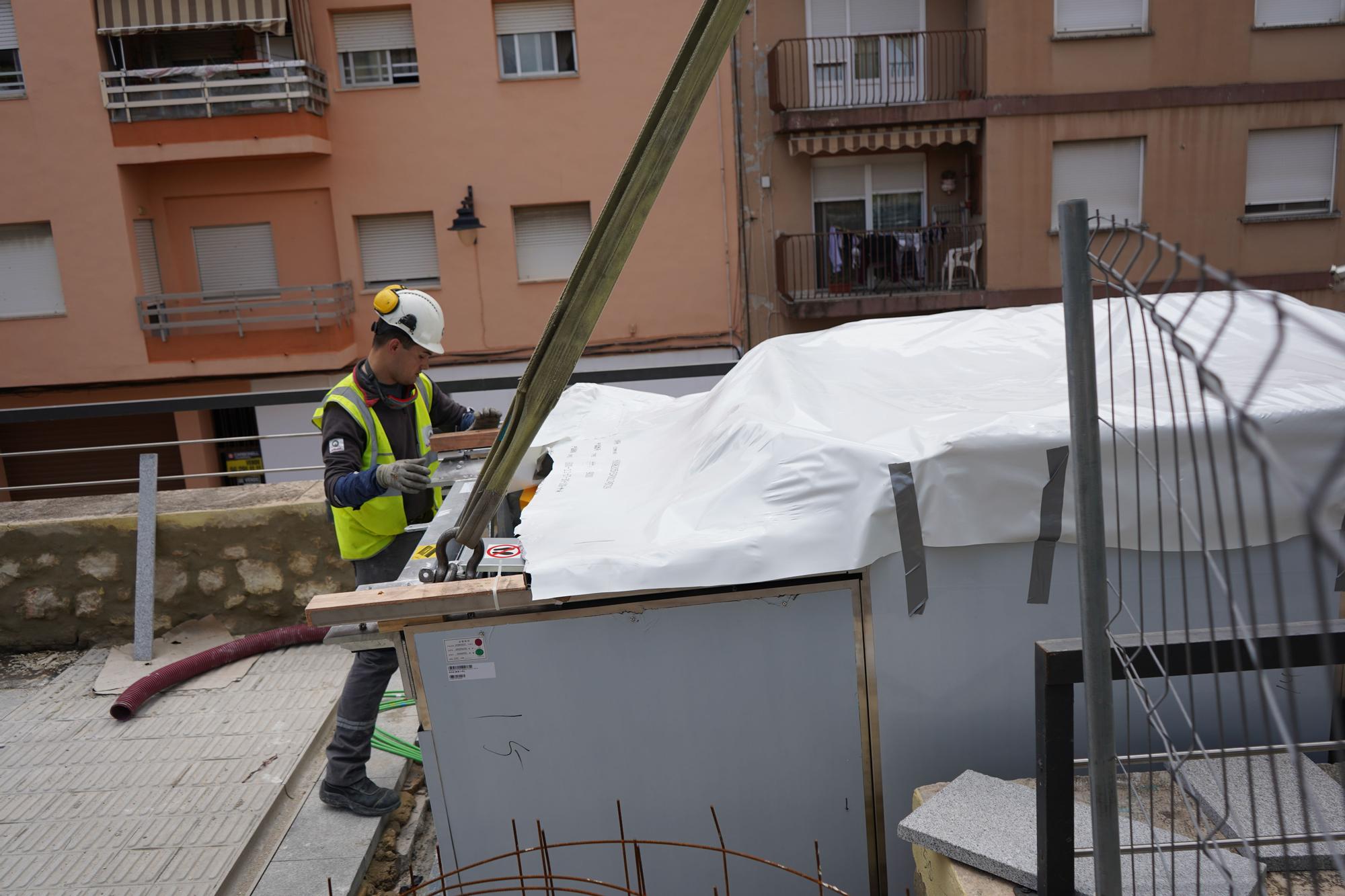 Inician el montaje de las escaleras mecánicas del Mercat de Ontinyent