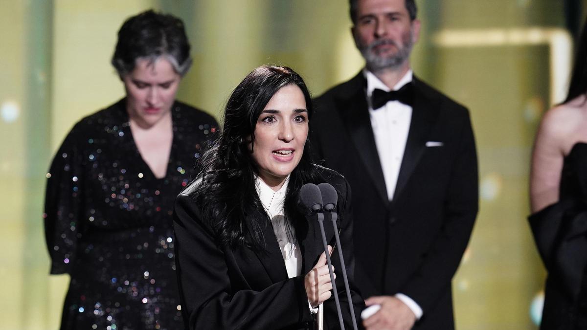 Alauda Ruiz de Azúa, recogiendo el Premio Goya a Mejor Película por 'Los Domingos'