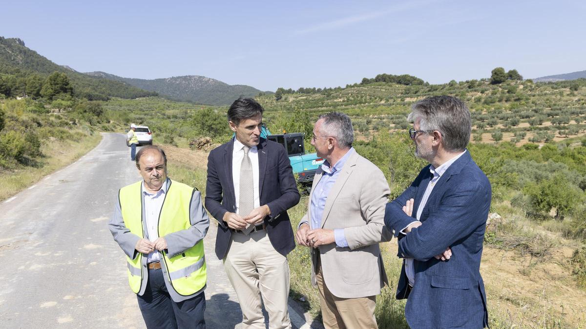 Inicio de las obras en la carretera que conecta Benizar con Otos