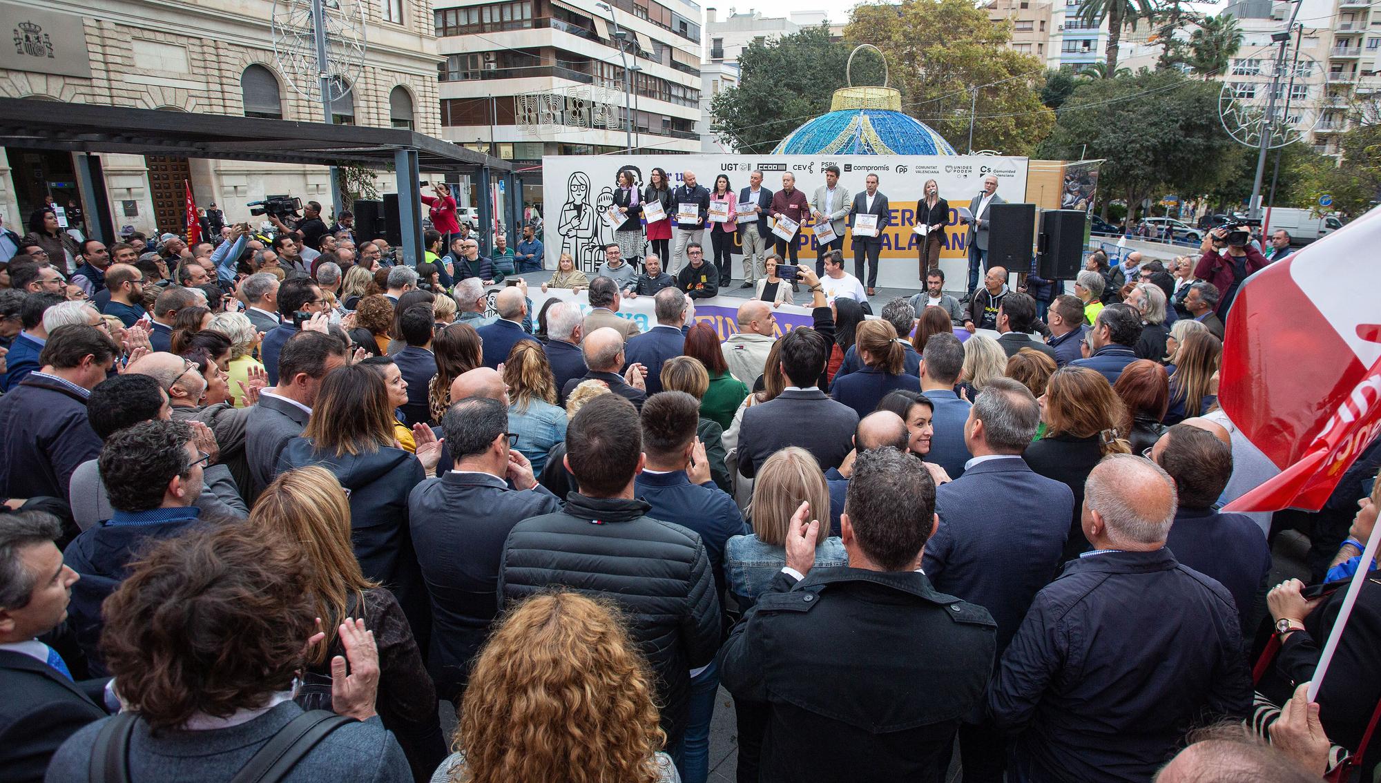 Concentración para reclamar una financiación justa para la provincia de Alicante