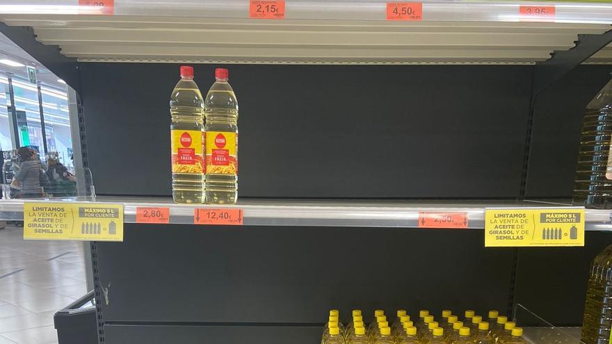 La Comunidad persigue a los supermercados que han racionado el aceite de girasol