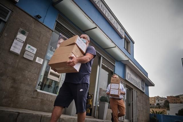 Recorrido con farmacéuticos por varios caseríos de Anaga, donde reparten medicamentos y atienden a personas en lugares aislados o con problemas para desplazarse  | 05/08/2020 | Fotógrafo: Andrés Gutiérrez Taberne