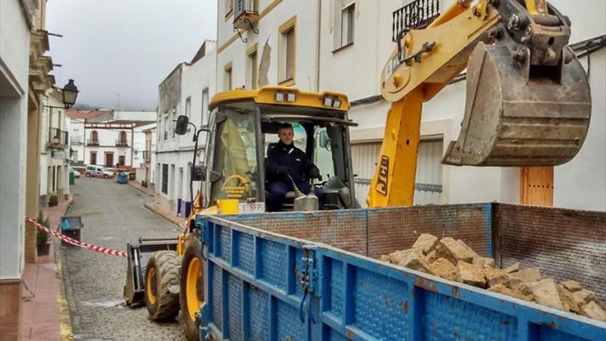 Comienzan las obras para hacer la plaza del pintor Eduardo Naranjo