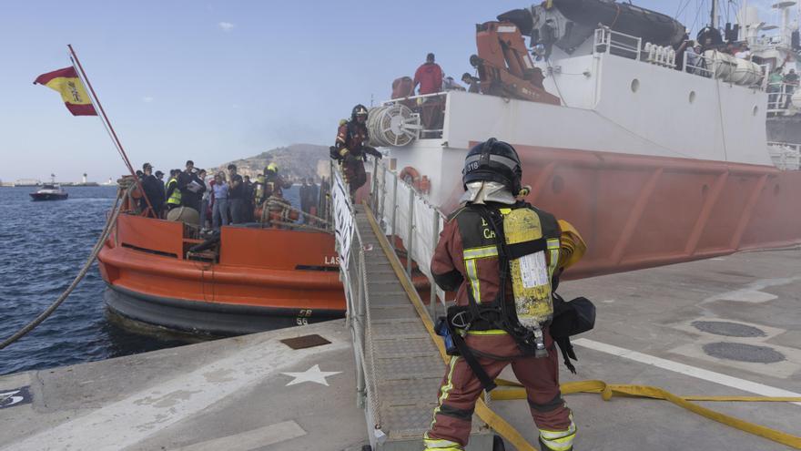 Así ha sido el simulacro de rescate de un megacrucero en Cartagena
