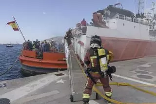 Así ha sido el simulacro de rescate de un megacrucero en Cartagena