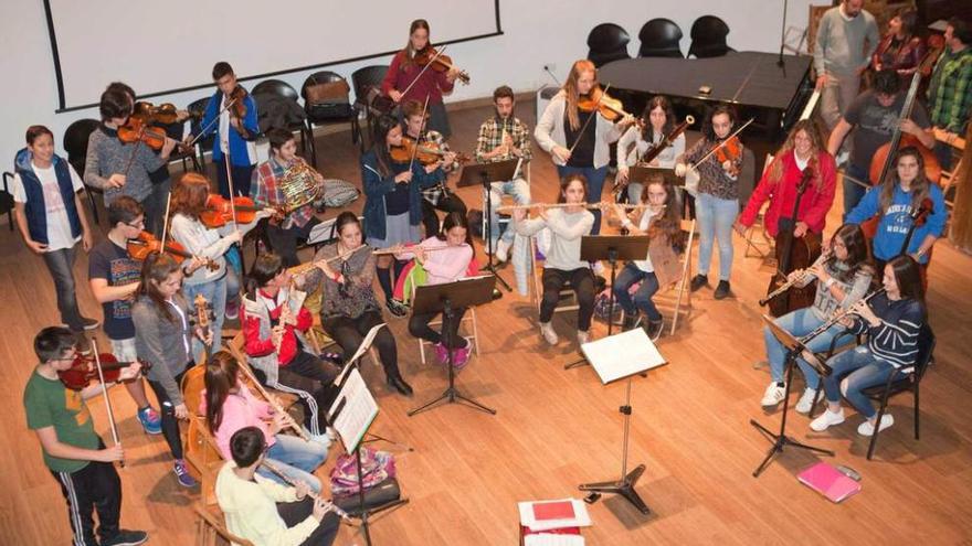 Alumnos del Conservatorio del Valle del Nalón, ubicado en Sama.