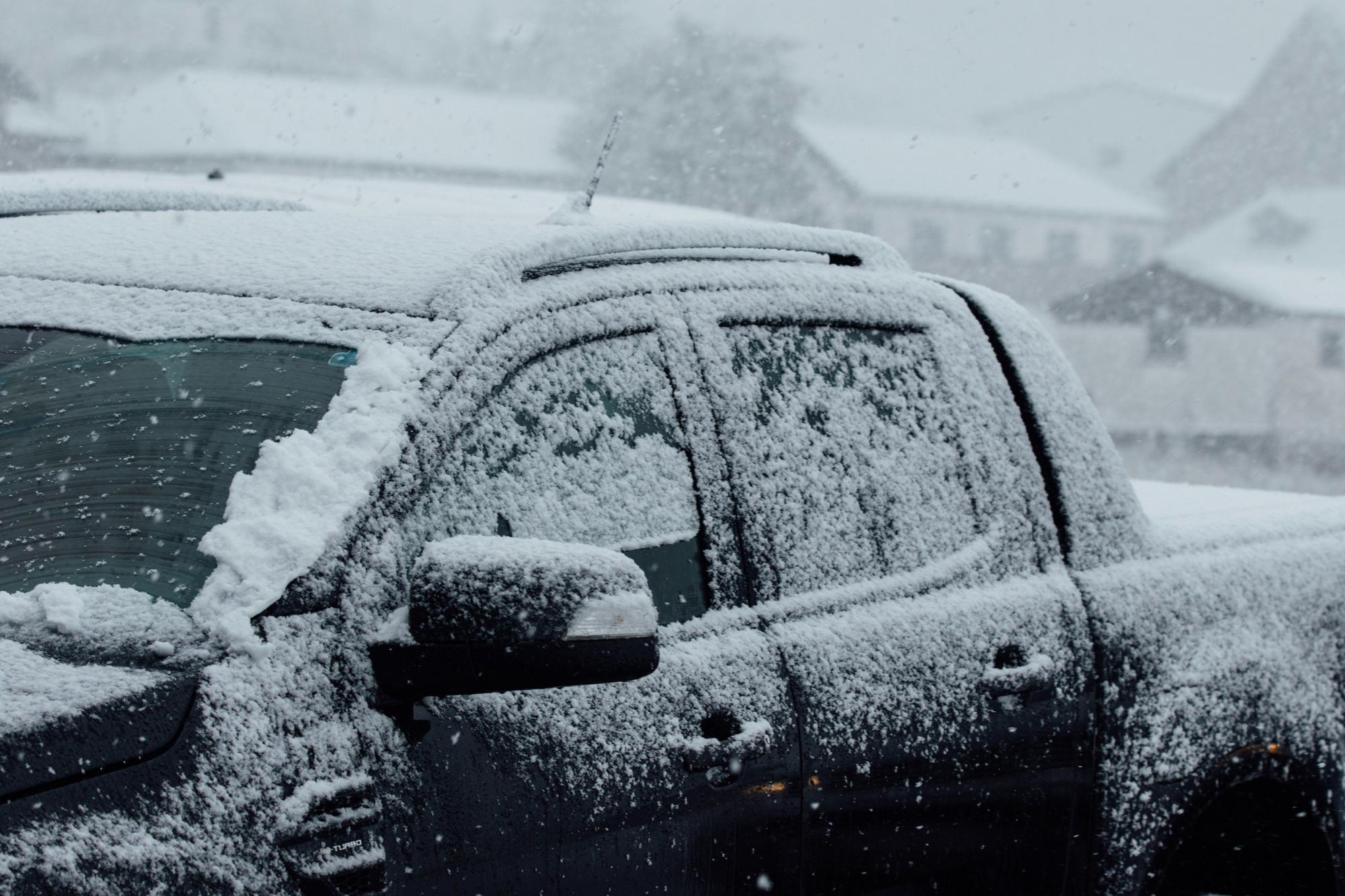 La nieve llega a la estación de Candanchú.