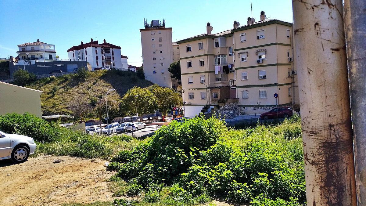 El solar donde se colocó la primera piedra, junto al Camino de San Alberto.