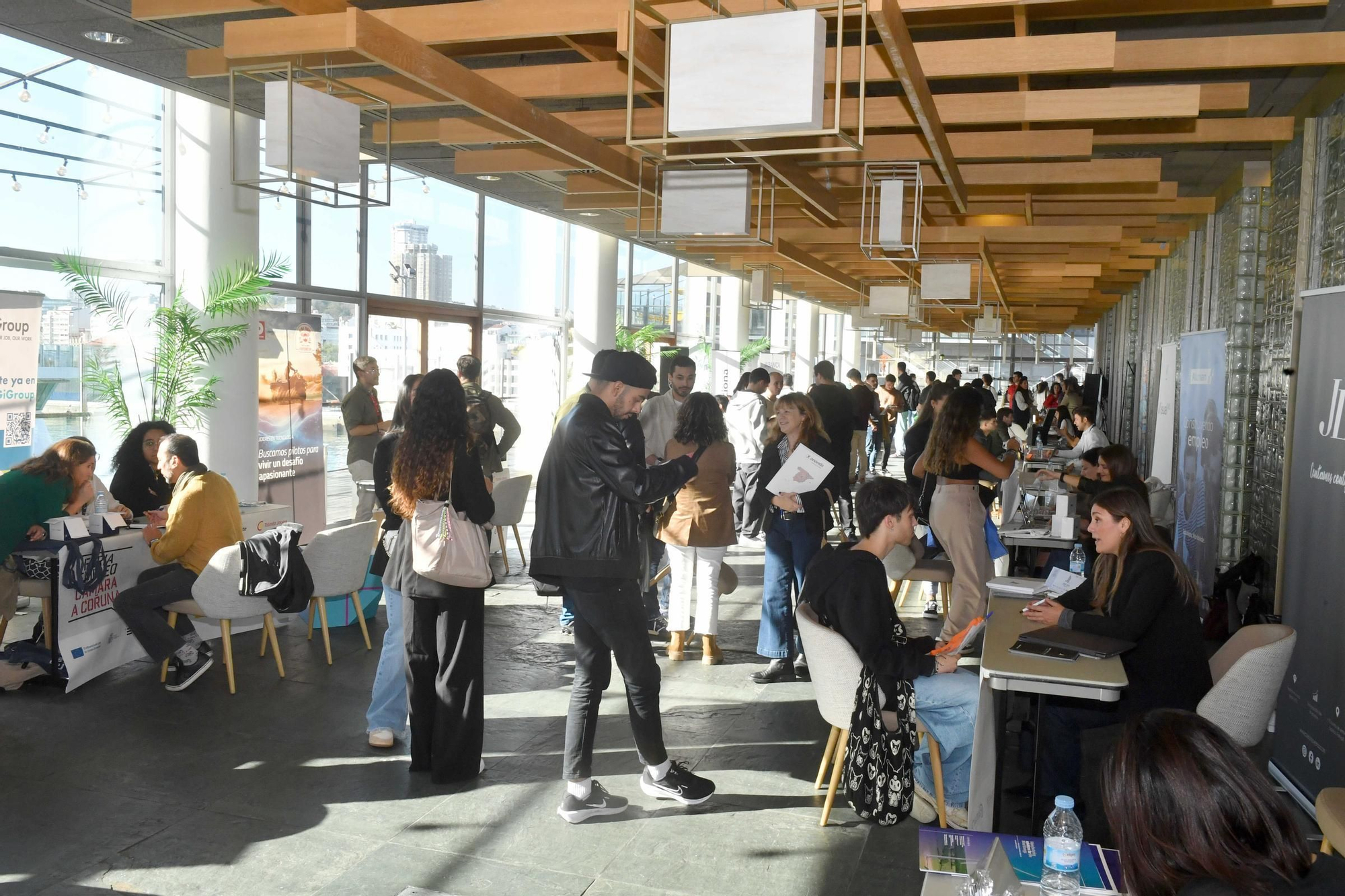 Más de 70 empresas buscan trabajadores en A Coruña