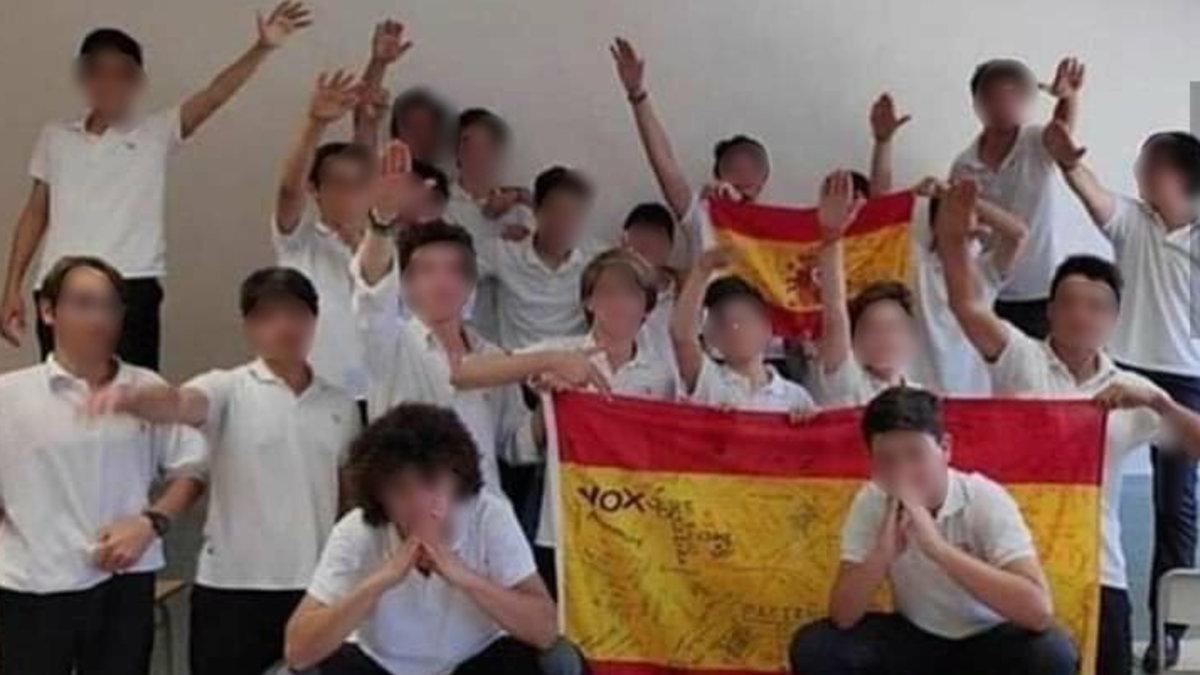 Los jóvenes del colegio Llaüt.