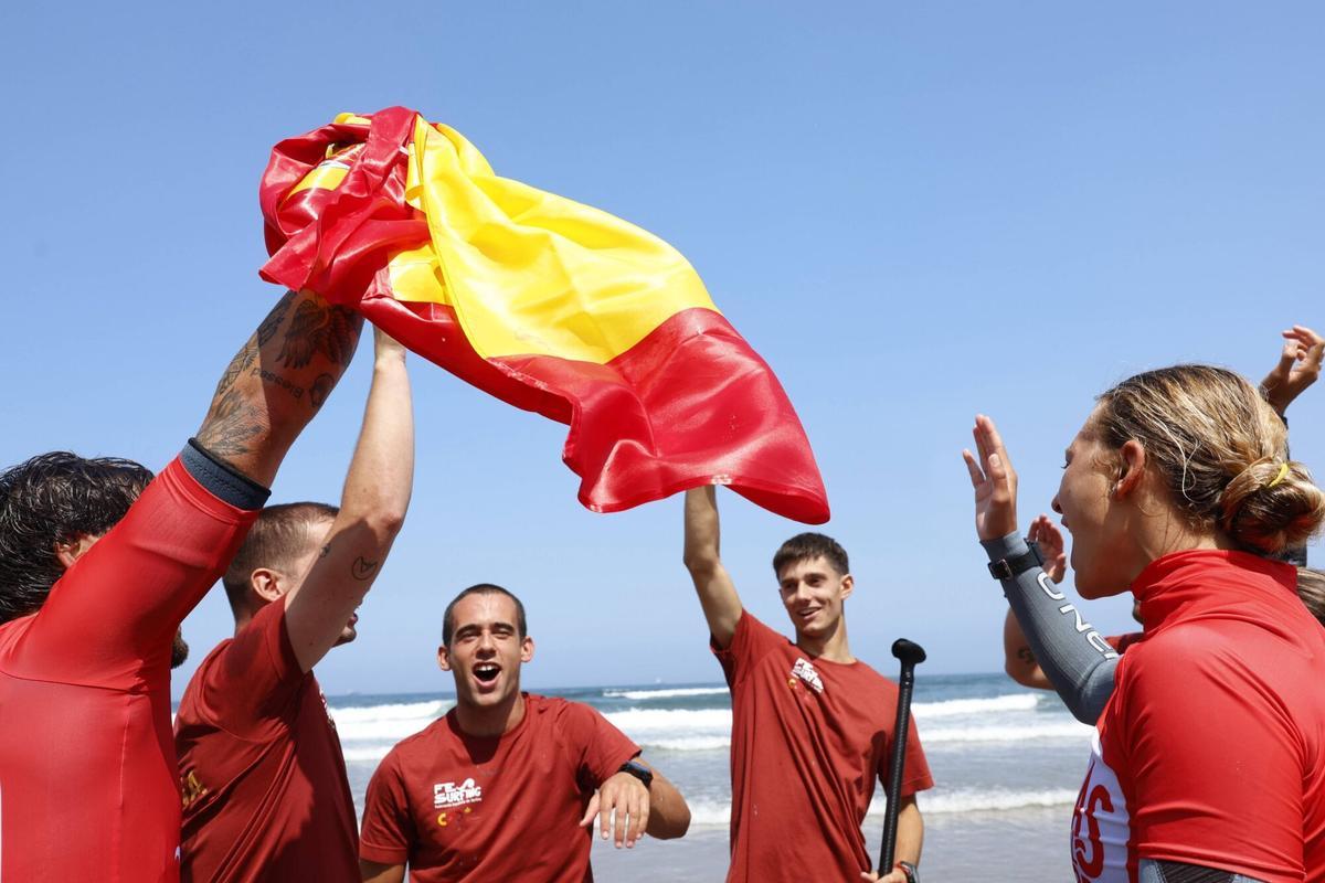 En imágenes: Así fue la victoria de España en el campeonato de paddle surf de Salinas En imágenes: Así fue la victoria de España en el campeonato de paddle surf de Salinas